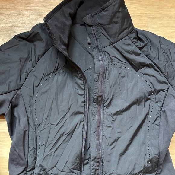 lululemon athletica Black Lightweight Puffy Jacket - Picture 2 of 8